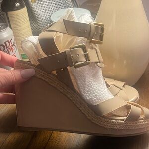 Diane Gilman for theme Taupe Wedge Sandals w/dbl strap sz 9.5